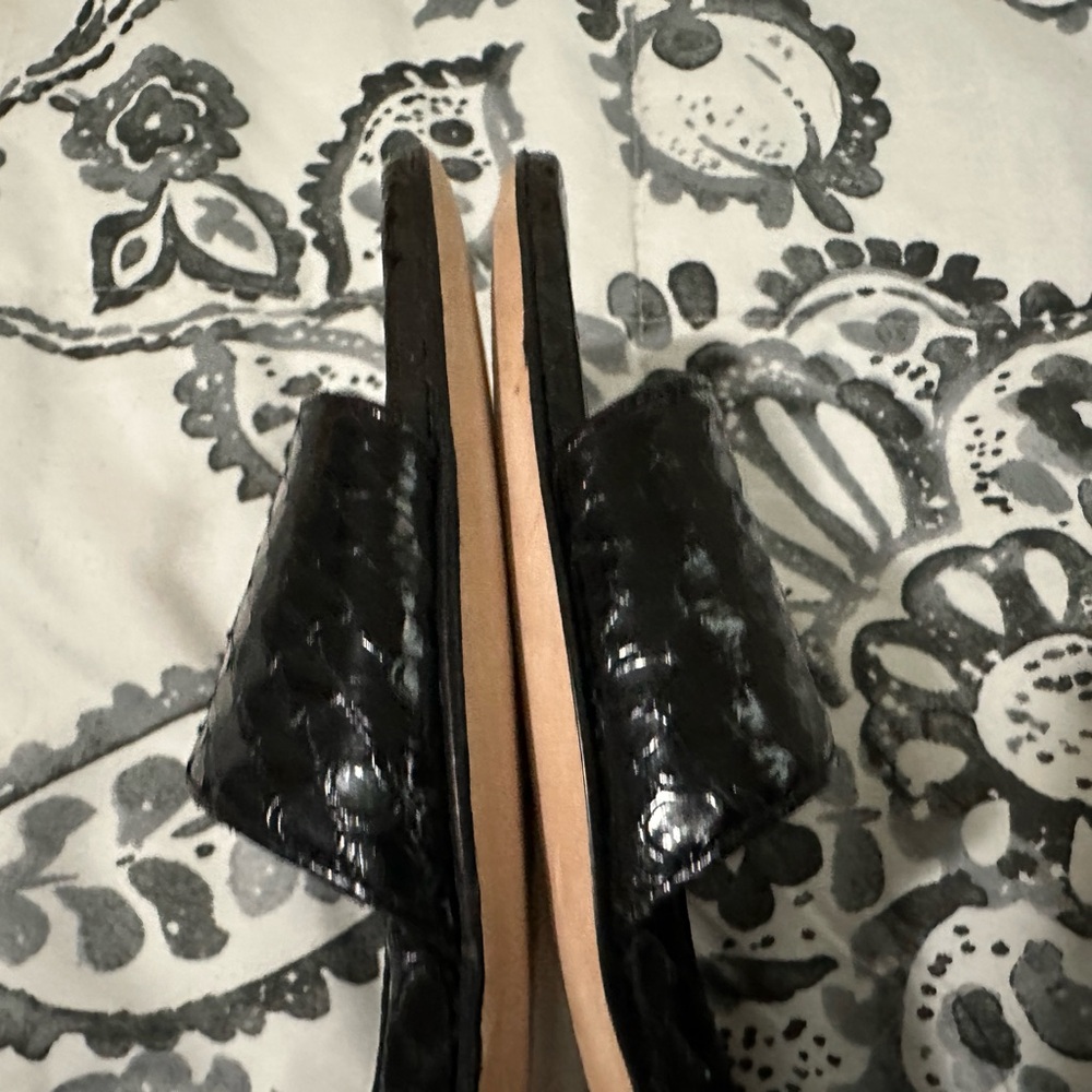 Manolo Blahnik Textured Black Sandals - Picture 15 of 16